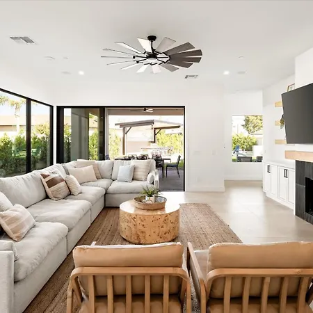 Luxe Villa, Private Pool Putting Green And Bbq